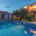 Five-bedroom In Vir
