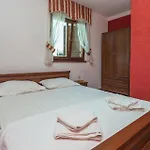 Five-bedroom In * Vir