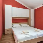 Five-bedroom In Σπίτι διακοπών Vir