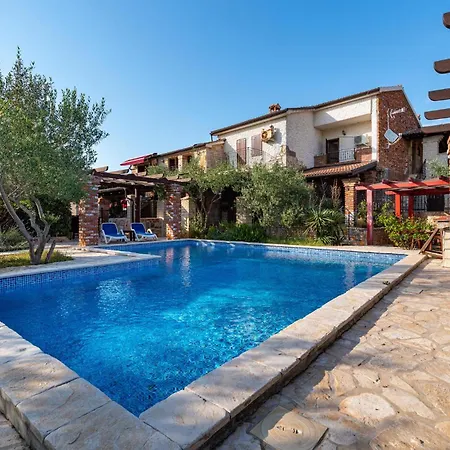 9 Bedroom Cozy In