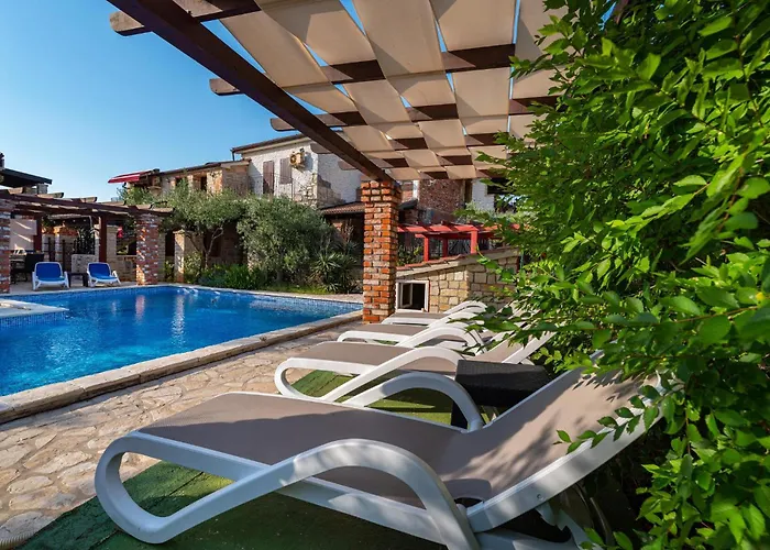 Five-bedroom In * Vir