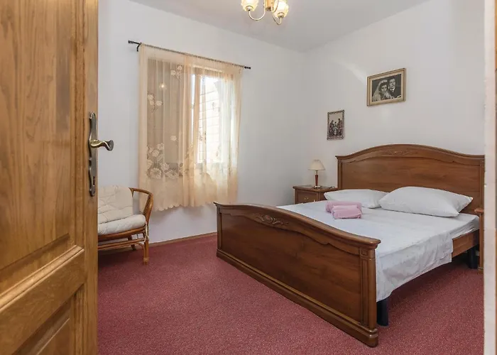 Hébergement de vacances Five-bedroom In *