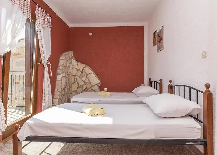 Hébergement de vacances Five-bedroom In Vir