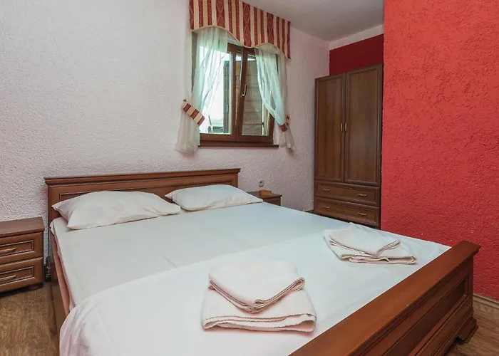 Five-bedroom In * Vir