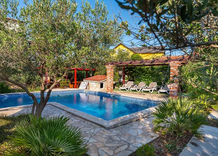 Five-bedroom In * Vir