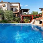 Ferienhaus Five-bedroom In Vir