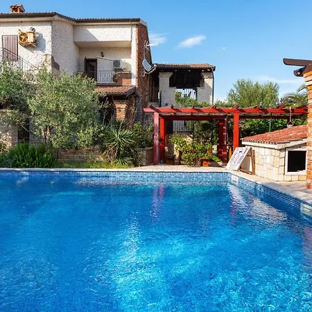 Ferienhaus Five-bedroom In Vir