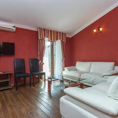 Five-bedroom In *