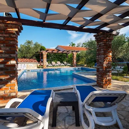 Five-bedroom In * Vir