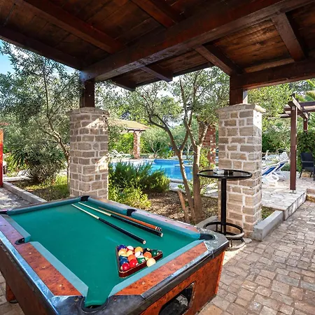 Holiday home 9 Bedroom Cozy In