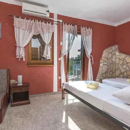 Holiday home 9 Bedroom Cozy In Vir