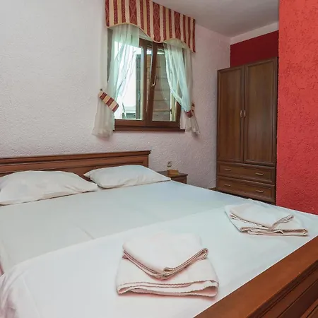 Five-bedroom In * Vir