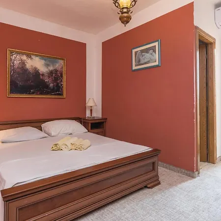 Ferienhaus Five-bedroom In Vir