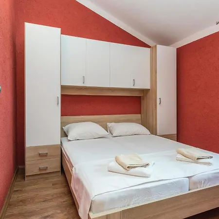 Five-bedroom In Ferienhaus Vir