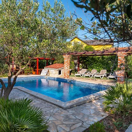 Five-bedroom In * Vir