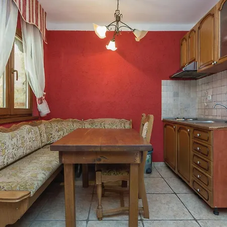 Five-bedroom In * Vir