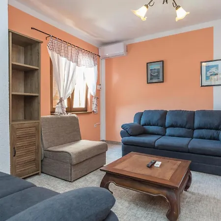 Five-bedroom In * Vir