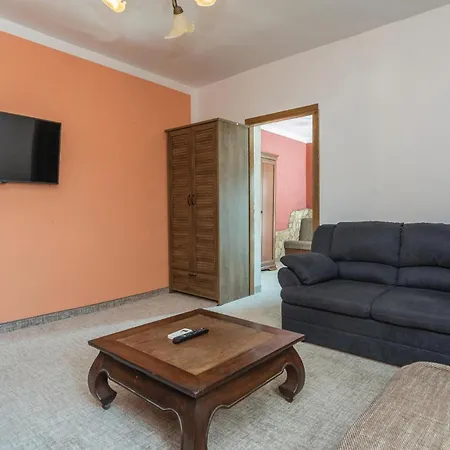 Five-bedroom In * Vir