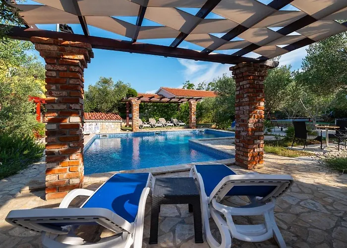 Five-bedroom In * Vir