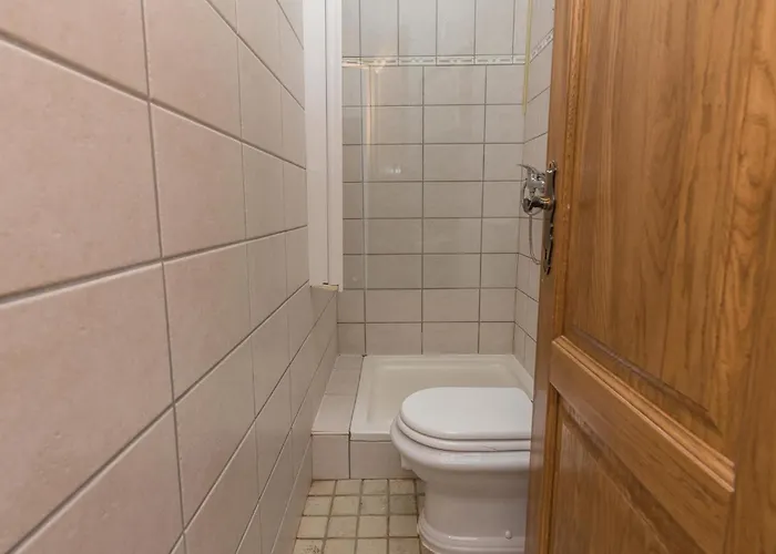 Five-bedroom In Hébergement de vacances Vir